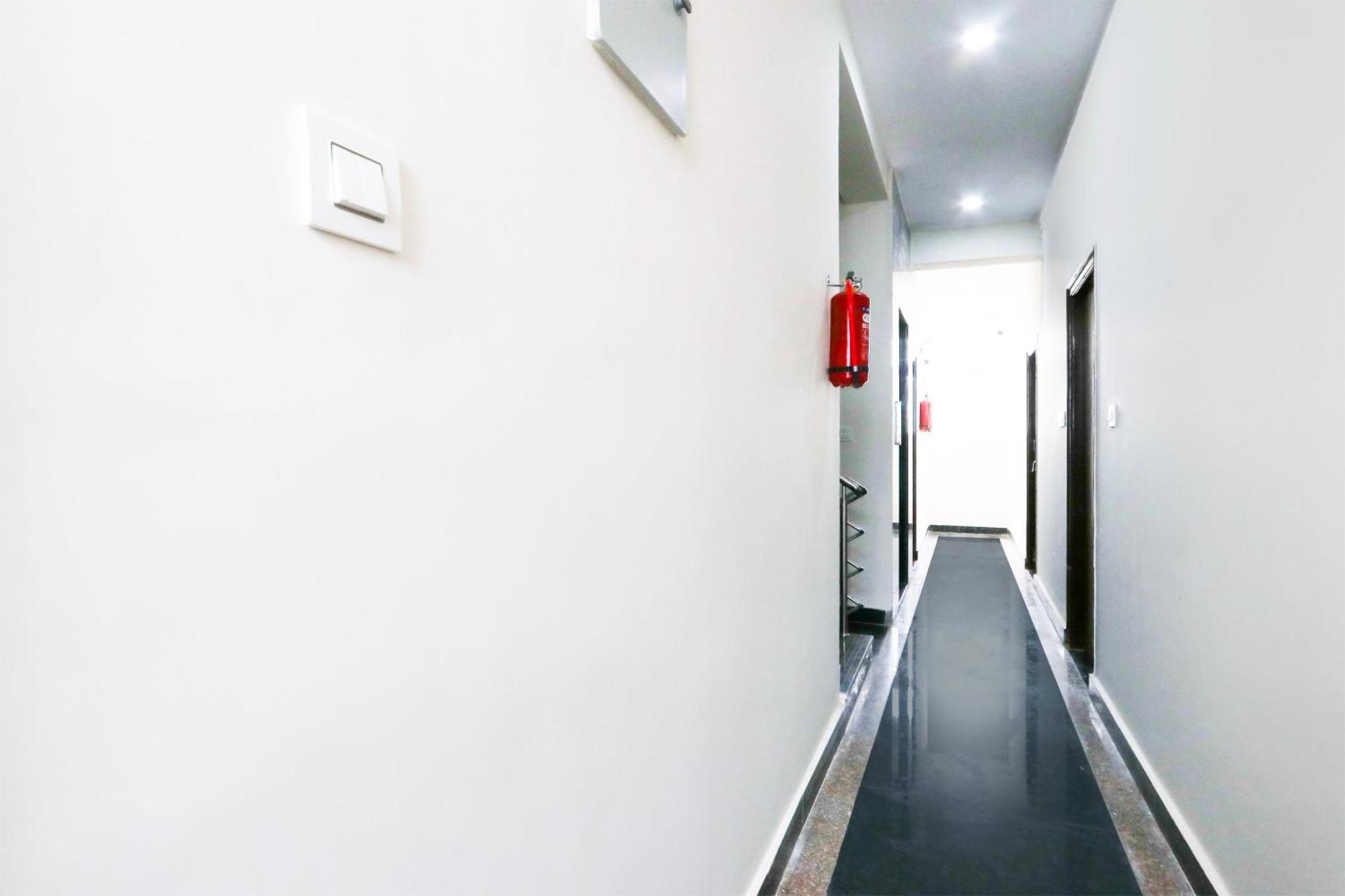Super Hotel O Adibatla Near Tcs Ibrahimpatan Экстерьер фото